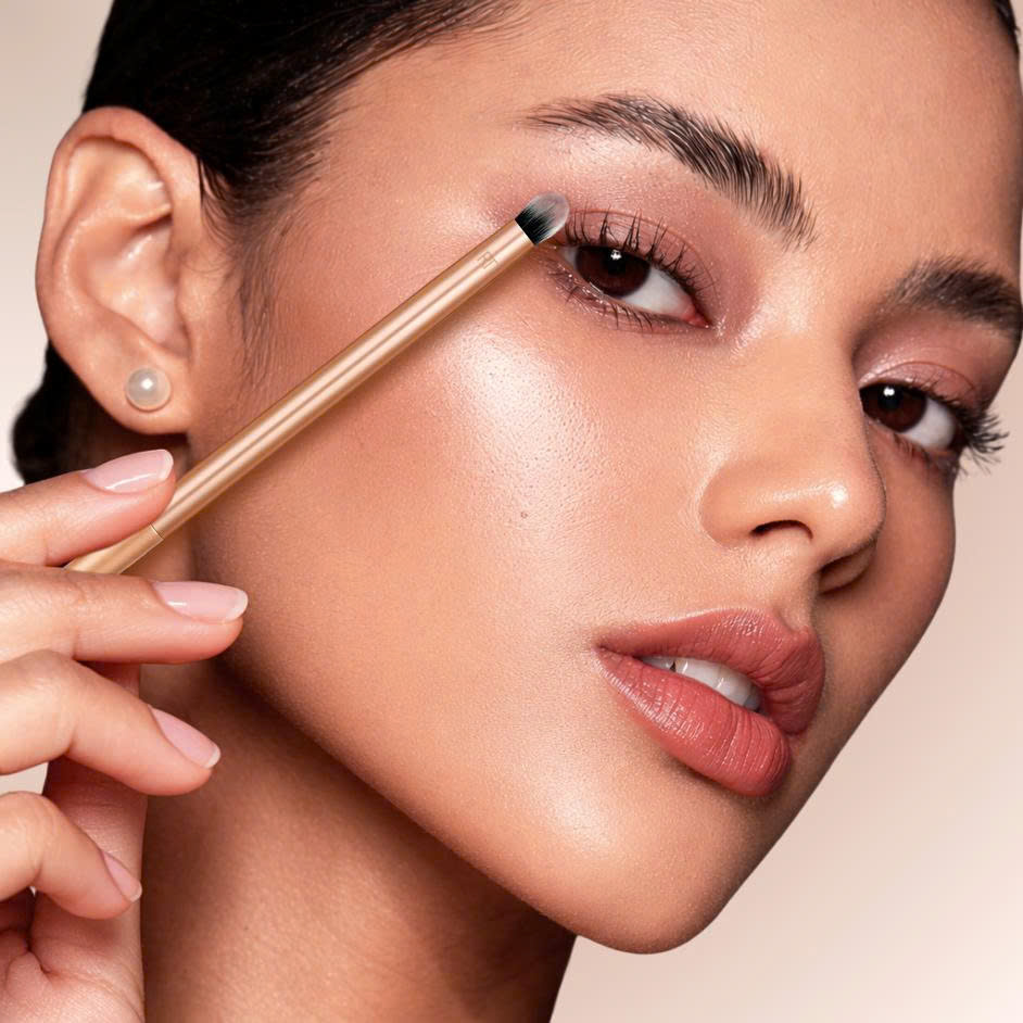 Cọ Tán Hốc Mắt RT Real Techniques Crease Brush R127